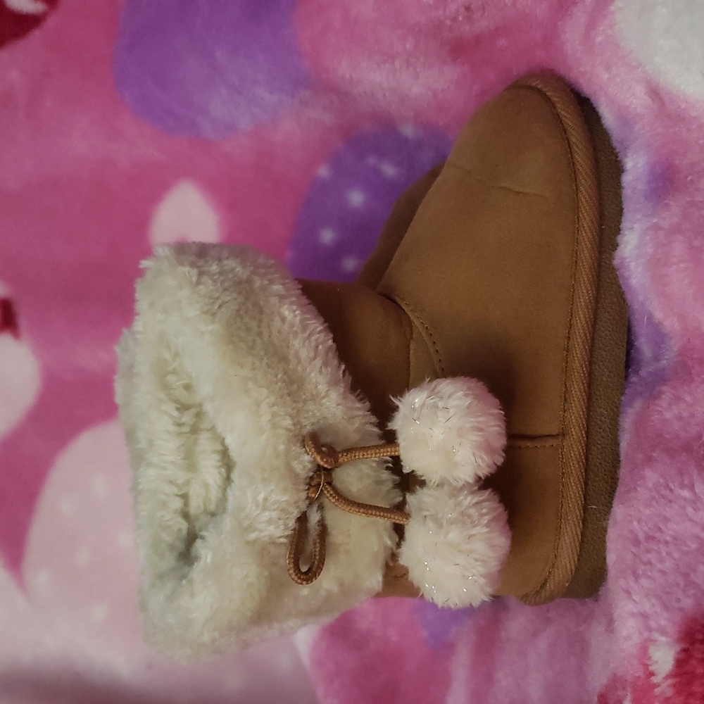 New Condition ThereAbouts Toddler Girls Lil Willa Flat Winter Boots Sz 7M FAWN